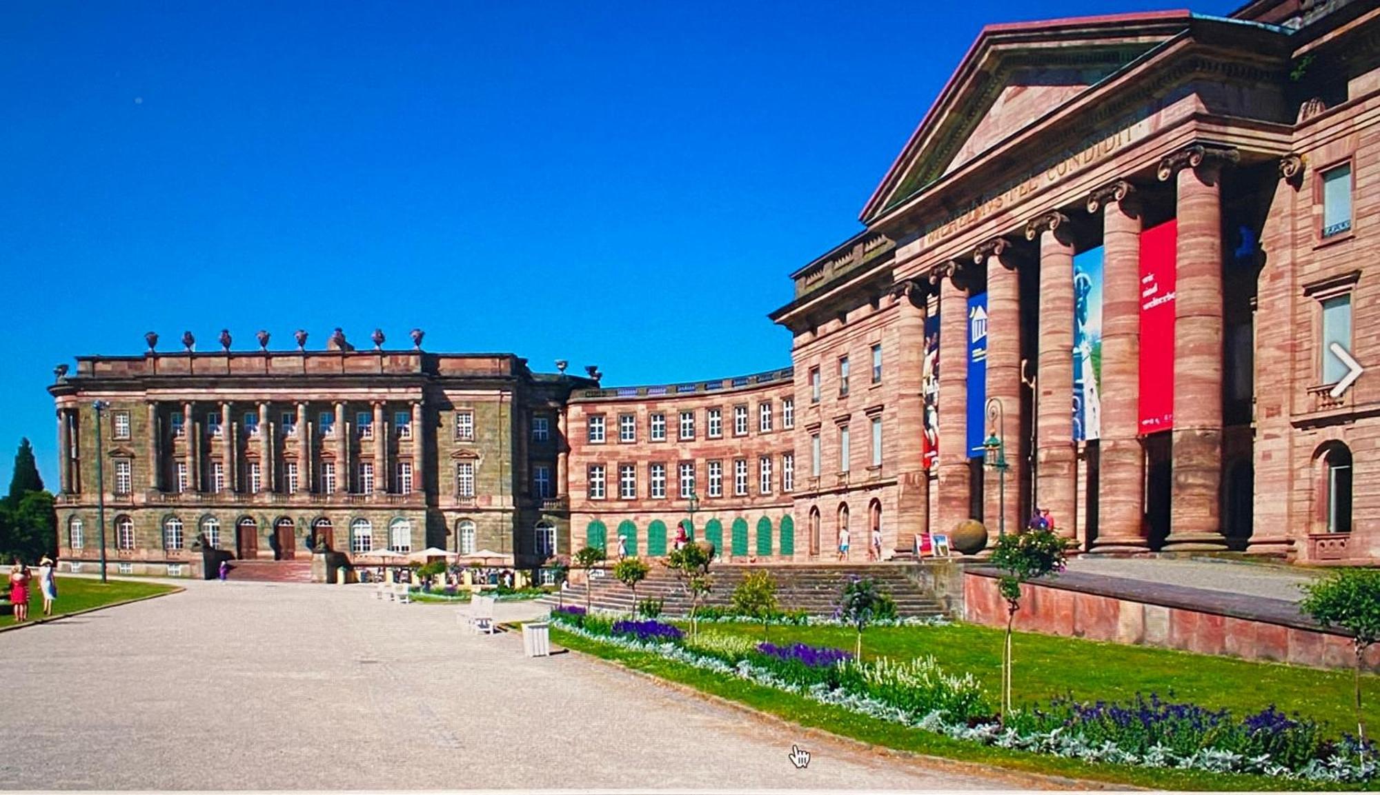 Mit Blick Auf Herkules Mit Parkplatz * Kassel